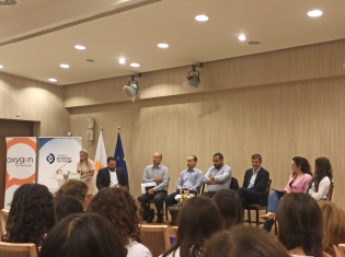 0 02 05 945e10c67a7911e101fa20c84c07027117e0df3a9d813d7c5a5086bc6b66297a 2db579de4b726951.jpg